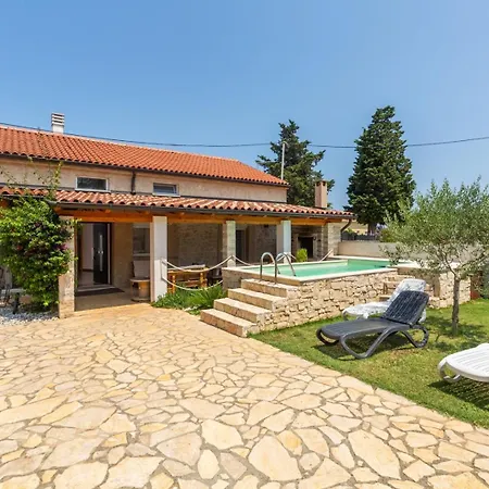 Villa Alina With Pool