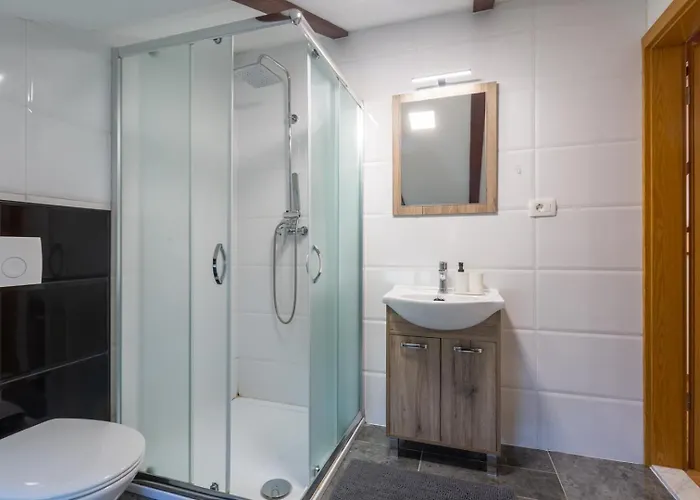 Alina With Pool Villa *