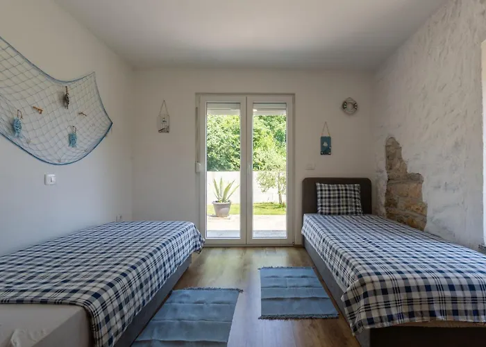 Alina With Pool Villa