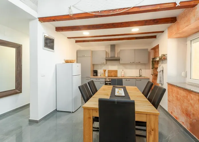 Alina With Pool Villa *