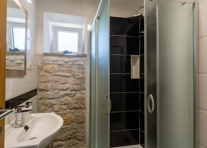 Alina With Pool Villa *