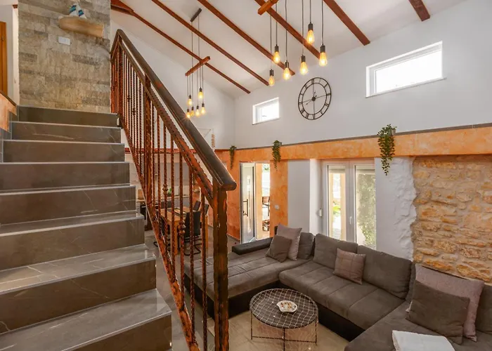 Alina With Pool Villa