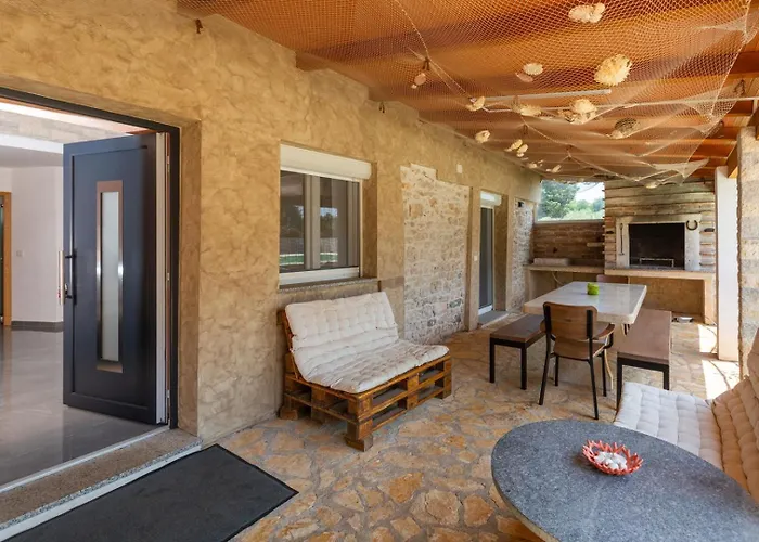 Alina With Pool Villa *