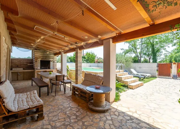 Villa Alina With Pool *