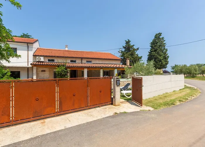 Alina With Pool Villa Savudrija