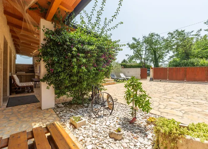 Alina With Pool Villa